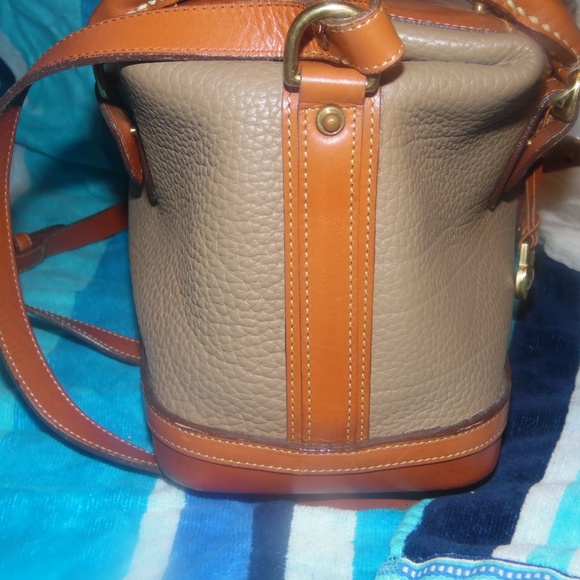 Dooney and Bourke R03 Handfitted case/ Dr, Bag - Picture 5 of 8